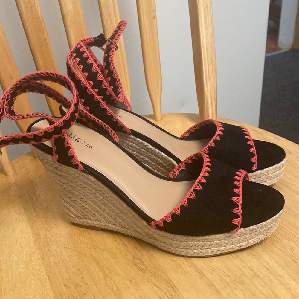 INDIGO RD. NWOB 9.5 boho black pink crochet 4” Espadrilles platform wrap sandals
